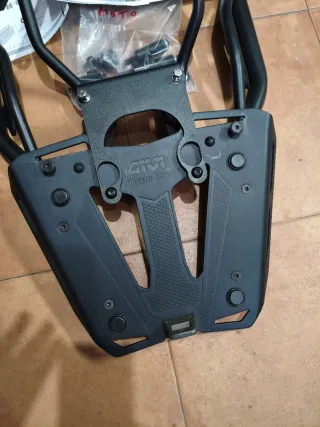 Soporte Maleta Givi para moto Yamaha Ténéré 700