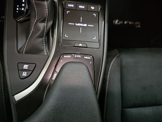 Lexus UX 2.0 250h Business