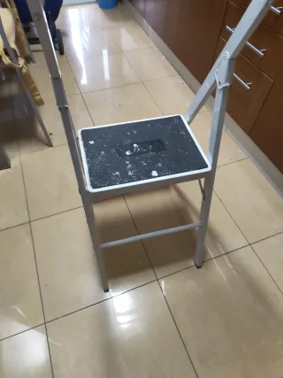 Escalera plegable 2 peldaños