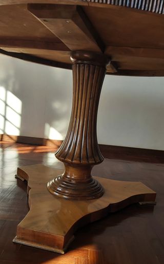 Tavolo rotondo in legno massiccio