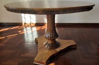 Tavolo rotondo in legno massiccio