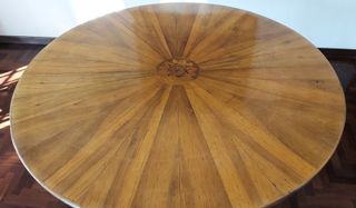 Tavolo rotondo in legno massiccio