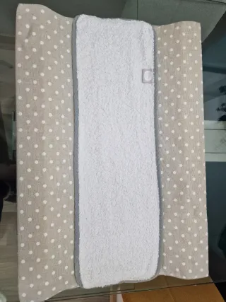 Cambiador bebé beige topos blancos