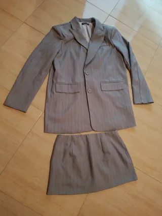 Traje mujer gris talla s sin uso falda