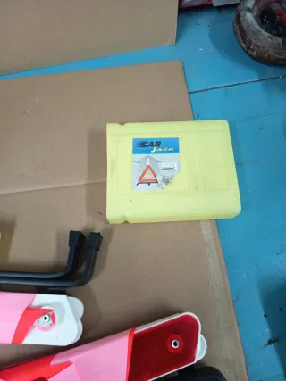 Dos triángulos de coche