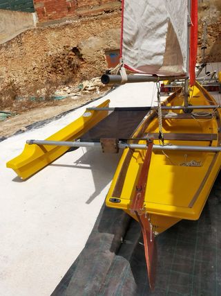 Barco Trimarán Virus Plus