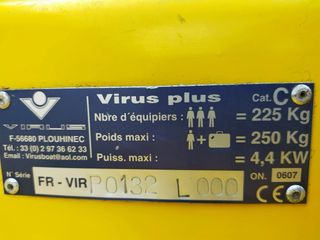 Barco Trimarán Virus Plus