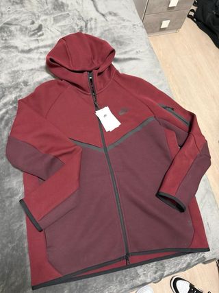 Chaqueta nike tech burdeos