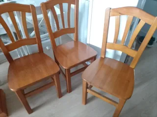 Mesitas de noche y sillas