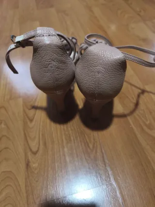 Sandalias de fiesta rosa palo con flores