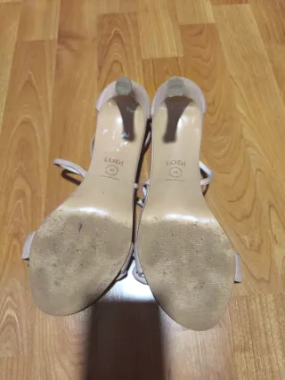 Sandalias de fiesta rosa palo con flores