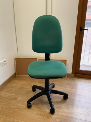 Silla de escritorio verde regulable