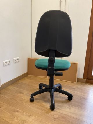 Silla de escritorio verde regulable