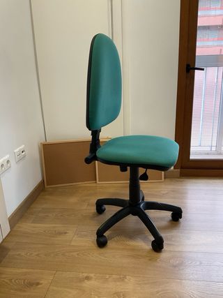 Silla de escritorio verde regulable