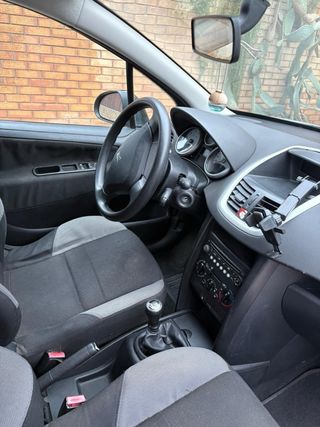Peugeot 207 1.4i 75cv (Averiado con ITV)