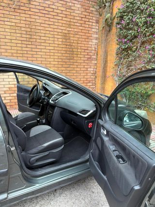 Peugeot 207 1.4i 75cv (Averiado con ITV)