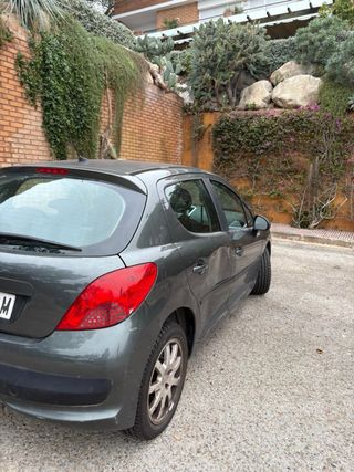 Peugeot 207 1.4i 75cv (Averiado con ITV)