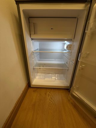 Nevera Candy compacta con congelador, buen estado