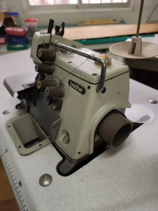 Maquina coser marca brhoter overlock