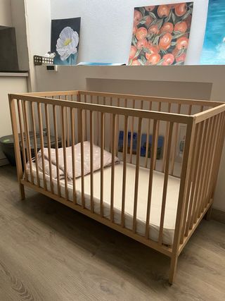 Cuna de madera para bebé