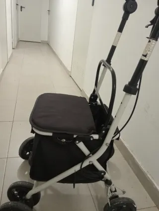 Andador con asiento y ruedas