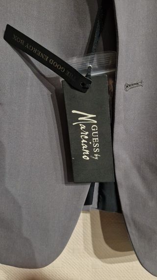 Chaqueta Guess Talla 46 Gris