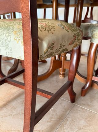 Mesa comedor y 6 sillas en muy buen estado