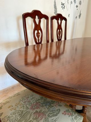 Mesa comedor y 6 sillas en muy buen estado