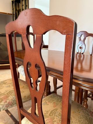 Mesa comedor y 6 sillas en muy buen estado
