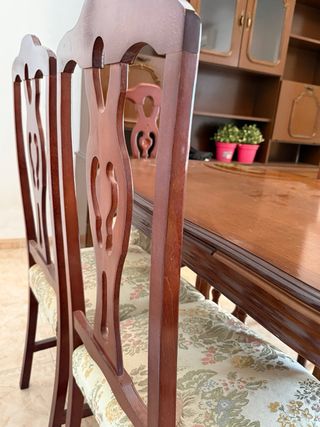 Mesa comedor y 6 sillas en muy buen estado