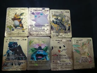 Cartas Pokémon Metálicas Doradas cada unidad 2€.