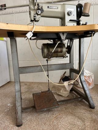 Máquina de coser industrial YAKUMO