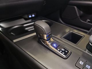 Lexus UX 2.0 300h UX Plus