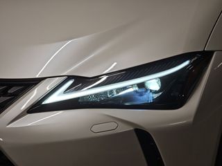 Lexus UX 2.0 300h UX Plus