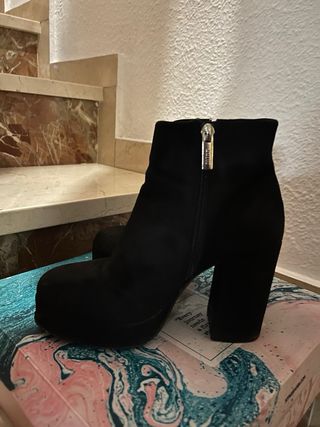 Botines de ante negros