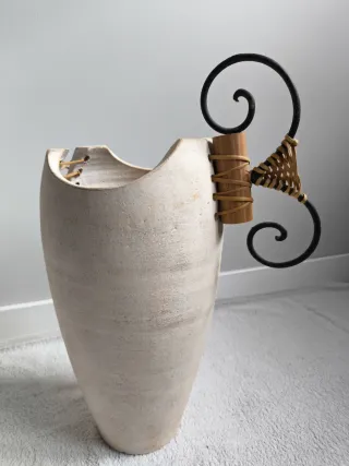 GRAN JARRON TINAJA FLORERO CERÁMICA HIERRO Y BAMBÚ