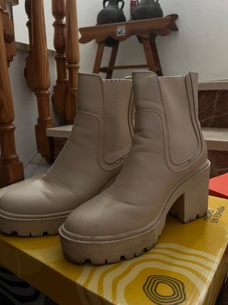 Botas de goma beige con plataforma