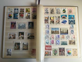 Clasificador con sellos de Italia.