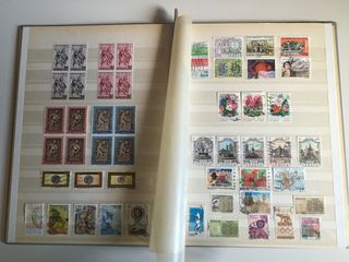 Clasificador con sellos de Italia.