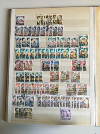 Clasificador con sellos de Italia.