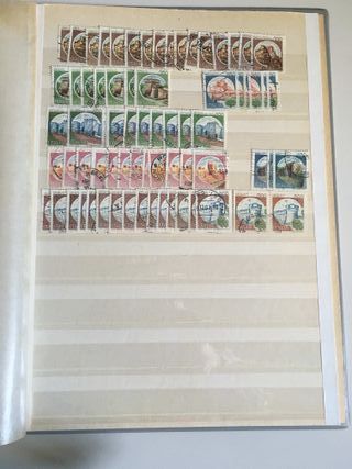 Clasificador con sellos de Italia.