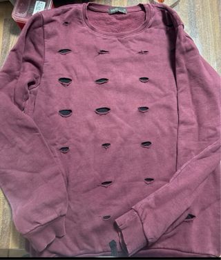 Felpa WEIRD. uomo viola strappata