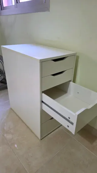 Conjunto oficina: mesa, cajonera y silla