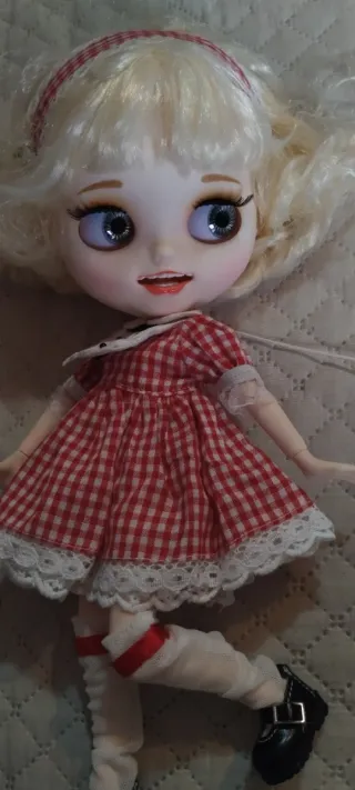 Muñeca Blythe vestido rojo