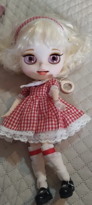 Muñeca Blythe vestido rojo