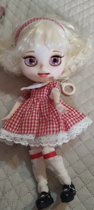 Muñeca Blythe vestido rojo
