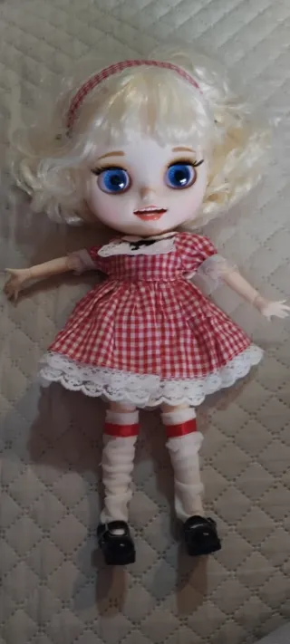 Muñeca Blythe vestido rojo