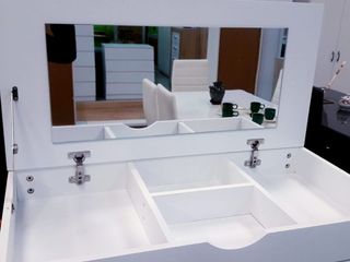 Cómoda con espejo y joyero