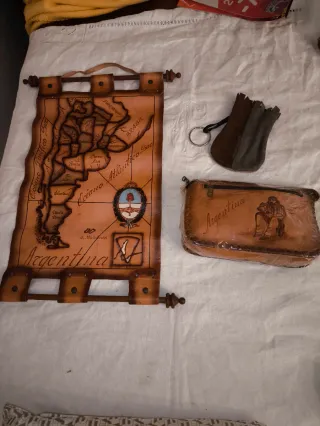 Mapa y bolsito de piel de Argentina