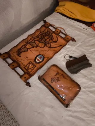 Mapa y bolsito de piel de Argentina